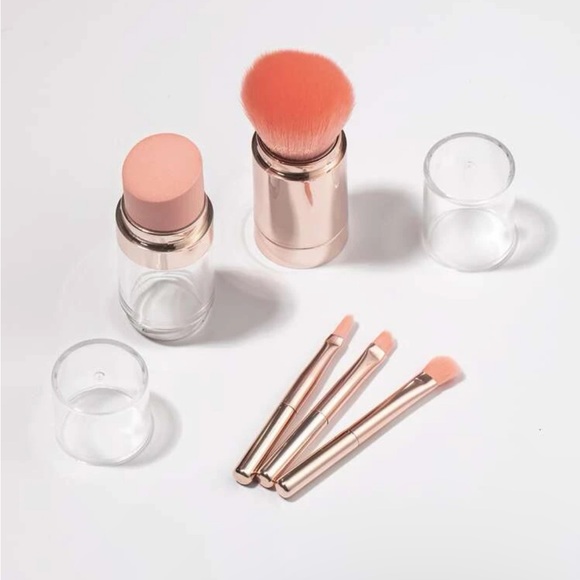 ❗️Only one Left❗️5 in 1 Travel size makeup brushes - Picture 2 of 4